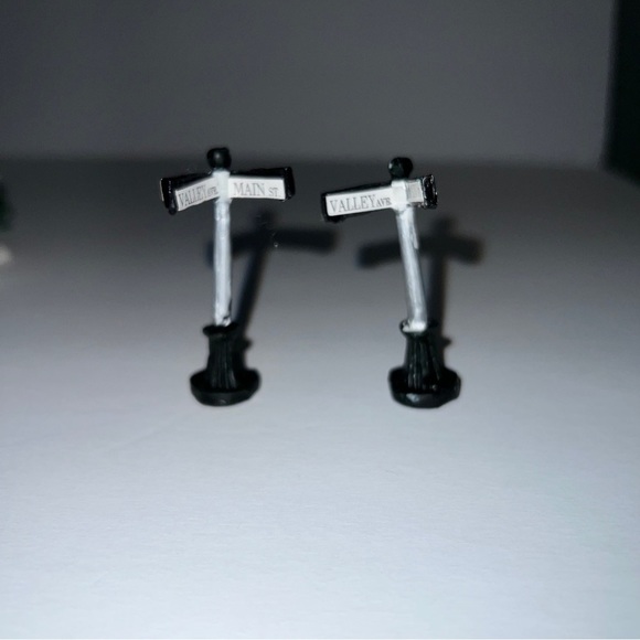 Cobblestone Corners 2002 Boat Dock + Christmas Village Figurines unbranded 27pcs - Picture 3 of 11